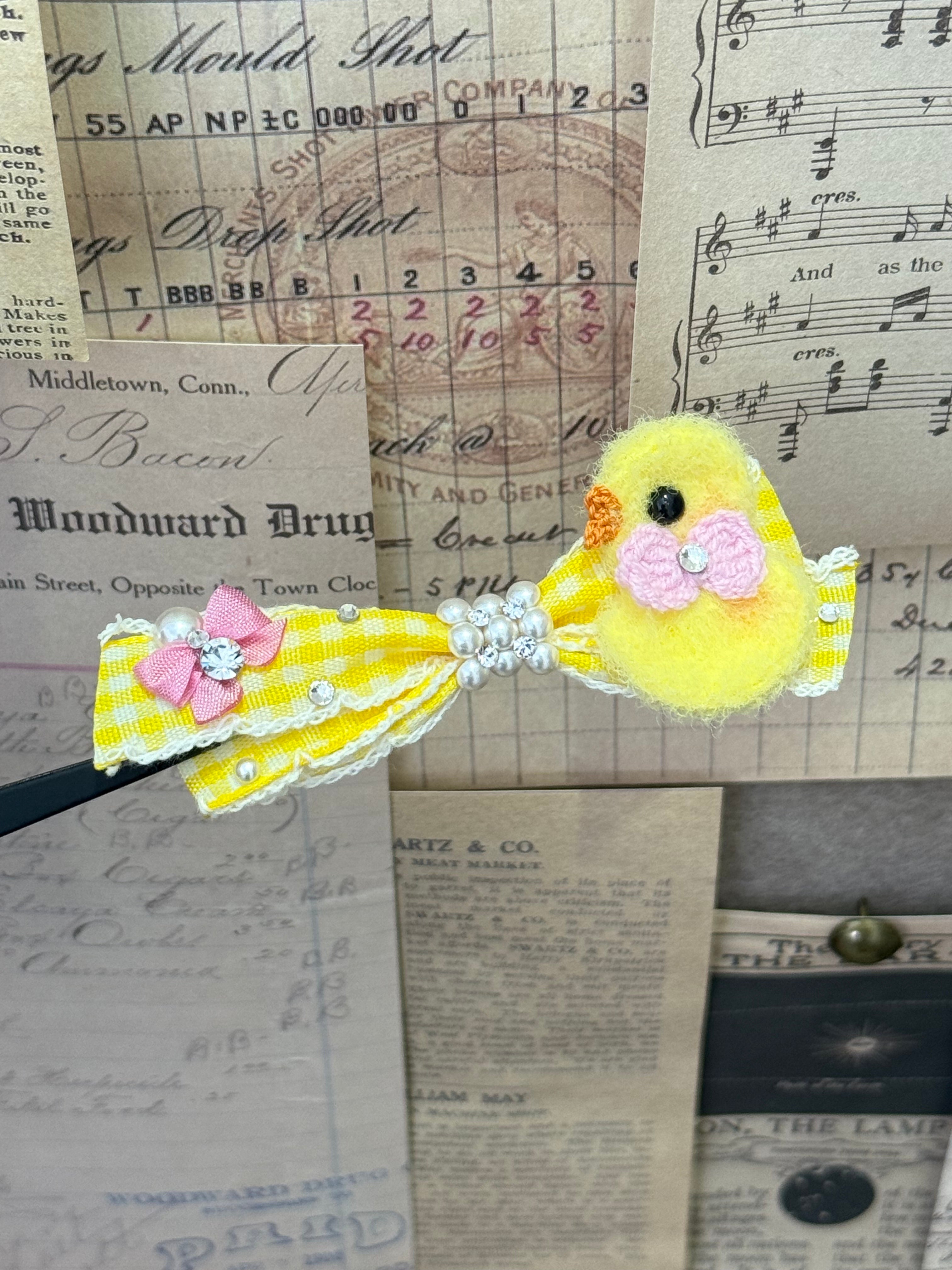 Sunny Ducky | Artisan Hand-Crafted Pearl & Crystal Bow Clip